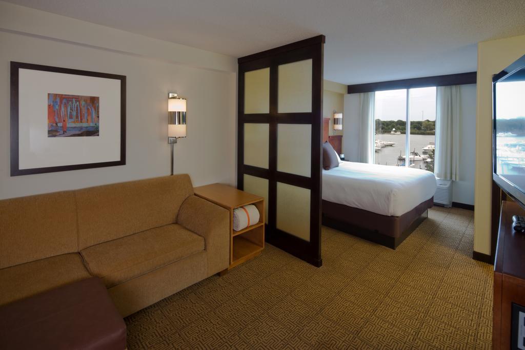 ריברהד Hyatt Place Long Island East End מראה חיצוני תמונה